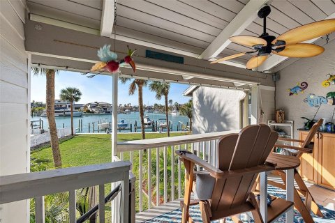 Townhouse in Tierra Verde, Florida 4 bedrooms, 176.98 sq.m. № 1539914 - photo 5