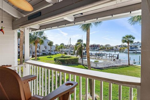 Townhouse in Tierra Verde, Florida 4 bedrooms, 176.98 sq.m. № 1539914 - photo 6