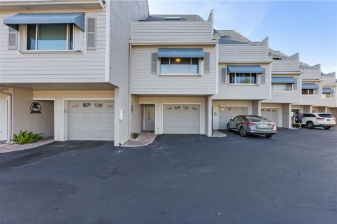 Townhouse in Tierra Verde, Florida 4 bedrooms, 176.98 sq.m. № 1539914 - photo 2