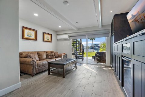 Townhouse in Tierra Verde, Florida 4 bedrooms, 176.98 sq.m. № 1539914 - photo 26