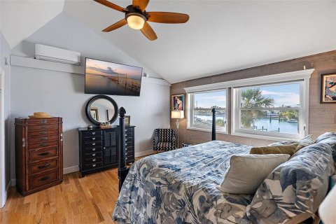 Townhouse in Tierra Verde, Florida 4 bedrooms, 176.98 sq.m. № 1539914 - photo 17