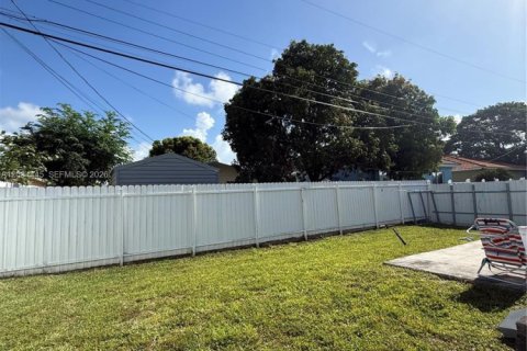 House in Fort Lauderdale, Florida 3 bedrooms, 92.07 sq.m. № 2169975 - photo 6