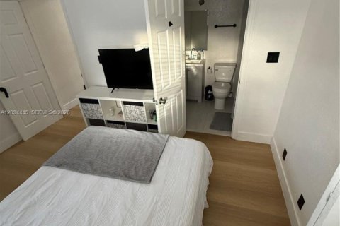 House in Fort Lauderdale, Florida 3 bedrooms, 92.07 sq.m. № 2169975 - photo 20