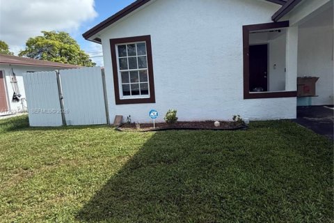 House in Fort Lauderdale, Florida 3 bedrooms, 92.07 sq.m. № 2169975 - photo 4