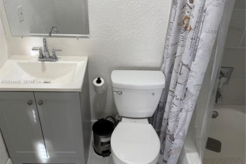 House in Fort Lauderdale, Florida 3 bedrooms, 92.07 sq.m. № 2169975 - photo 19