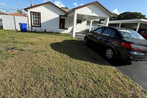 House in Fort Lauderdale, Florida 3 bedrooms, 92.07 sq.m. № 2169975 - photo 1