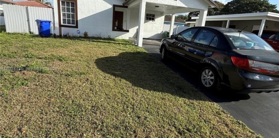House in Fort Lauderdale, Florida 3 bedrooms, 92.07 sq.m. № 2169975