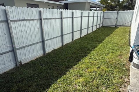 House in Fort Lauderdale, Florida 3 bedrooms, 92.07 sq.m. № 2169975 - photo 3
