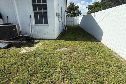 House in Fort Lauderdale, Florida 3 bedrooms, 92.07 sq.m. № 2169975 - photo 7