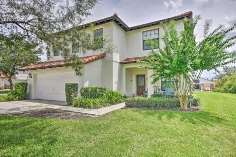 House in Clermont, Florida 4 bedrooms, 192.49 sq.m. № 2083750