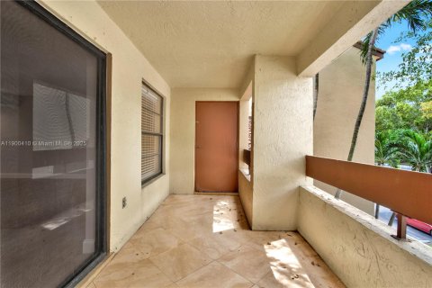 Condo in Miami, Florida, 2 bedrooms  № 1952773 - photo 22