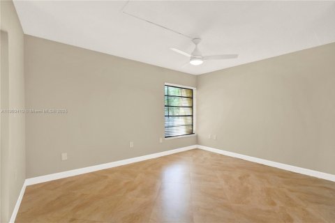 Condo in Miami, Florida, 2 bedrooms  № 1952773 - photo 14