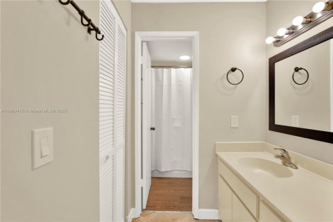 Condo in Miami, Florida, 2 bedrooms  № 1952773 - photo 18