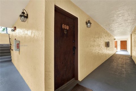 Condo in Miami, Florida, 2 bedrooms  № 1952773 - photo 21