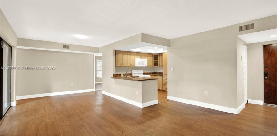 Condo in Miami, Florida, 2 bedrooms  № 1952773