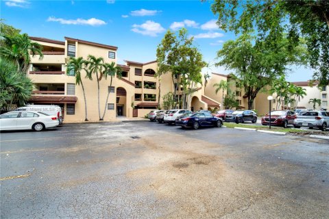 Condo in Miami, Florida, 2 bedrooms  № 1952773 - photo 25