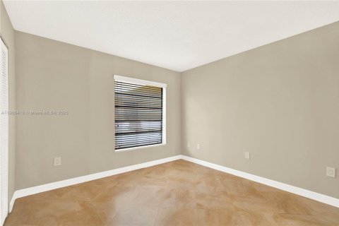 Condo in Miami, Florida, 2 bedrooms  № 1952773 - photo 12