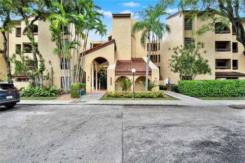 Condo in Miami, Florida, 2 bedrooms  № 1952773 - photo 24