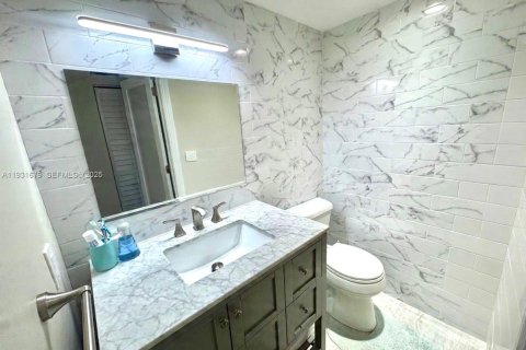 Condominio en venta en Coconut Creek, Florida, 1 dormitorio, 74.14 m2 № 1991277 - foto 8