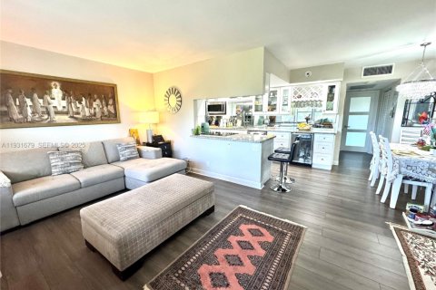 Condominio en venta en Coconut Creek, Florida, 1 dormitorio, 74.14 m2 № 1991277 - foto 5