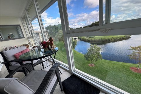 Condominio en venta en Coconut Creek, Florida, 1 dormitorio, 74.14 m2 № 1991277 - foto 2