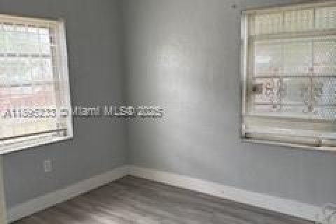 Villa ou maison à vendre à Miami, Floride: 4 chambres, 116.13 m2 № 1950351 - photo 2