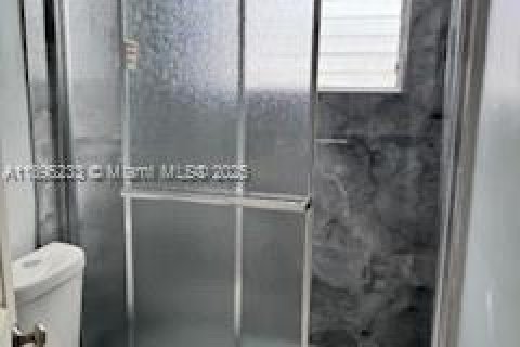 Villa ou maison à vendre à Miami, Floride: 4 chambres, 116.13 m2 № 1950351 - photo 1