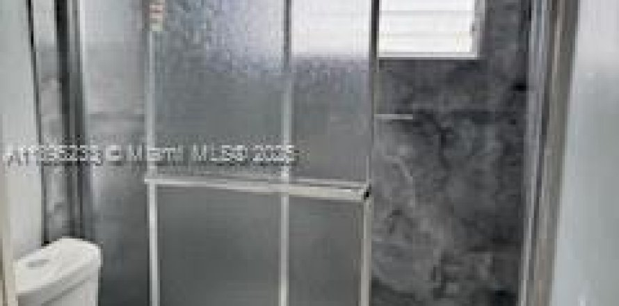 Villa ou maison à Miami, Floride 4 chambres, 116.13 m2 № 1950351