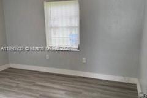 Villa ou maison à vendre à Miami, Floride: 4 chambres, 116.13 m2 № 1950351 - photo 3