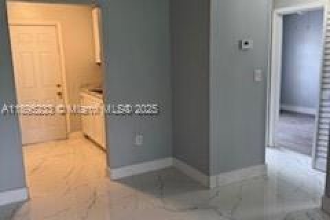 Villa ou maison à vendre à Miami, Floride: 4 chambres, 116.13 m2 № 1950351 - photo 5