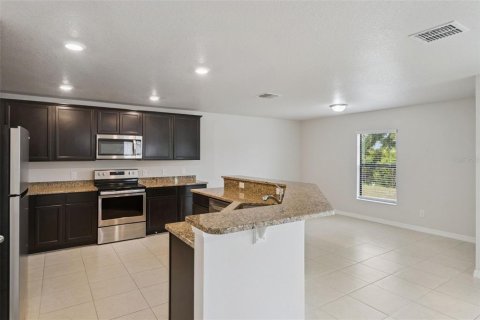 House in Lakeland, Florida 3 bedrooms, 154.03 sq.m. № 2093549 - photo 6