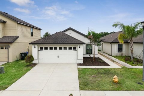 House in Lakeland, Florida 3 bedrooms, 154.03 sq.m. № 2093549 - photo 2