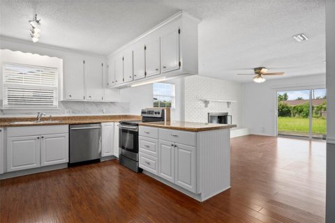 House in Panama City, Florida 3 bedrooms, 196.77 sq.m. № 2396314 - photo 2