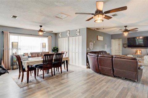 Купить виллу или дом в Майами, Флорида 5 спален, 131.46м2, № 2052126 - фото 11