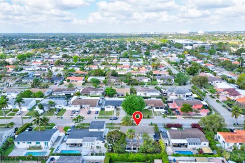 Купить виллу или дом в Майами, Флорида 5 спален, 131.46м2, № 2052126 - фото 5