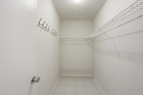 Condo in Highland Beach, Florida, 1 bedroom  № 2245560 - photo 24