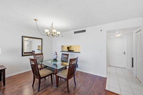 Condo in Highland Beach, Florida, 1 bedroom  № 2245560 - photo 17