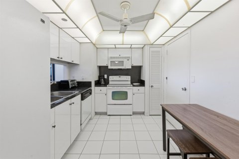 Condo in Highland Beach, Florida, 1 bedroom  № 2245560 - photo 7