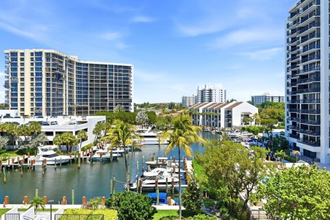 Condo in Highland Beach, Florida, 1 bedroom  № 2245560