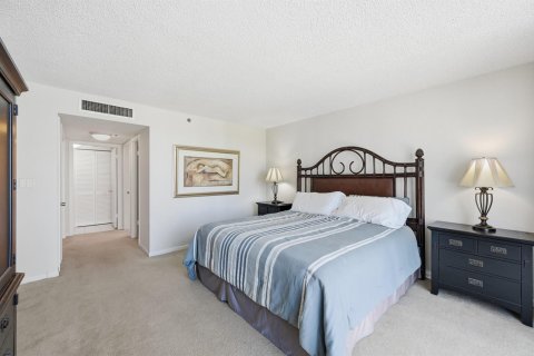 Condo in Highland Beach, Florida, 1 bedroom  № 2245560 - photo 23