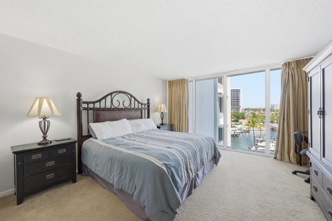 Condo in Highland Beach, Florida, 1 bedroom  № 2245560 - photo 5
