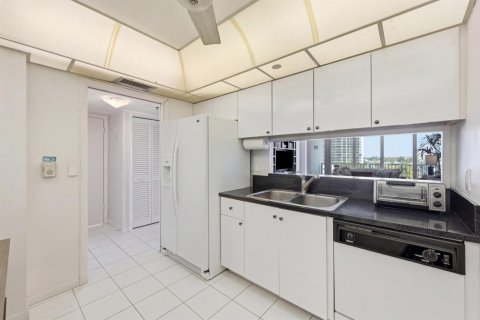 Condo in Highland Beach, Florida, 1 bedroom  № 2245560 - photo 8