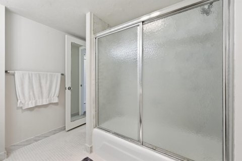 Condo in Highland Beach, Florida, 1 bedroom  № 2245560 - photo 12