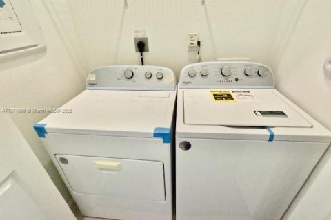 Touwnhouse à vendre à Miami, Floride: 3 chambres, 169.73 m2 № 1971469 - photo 21