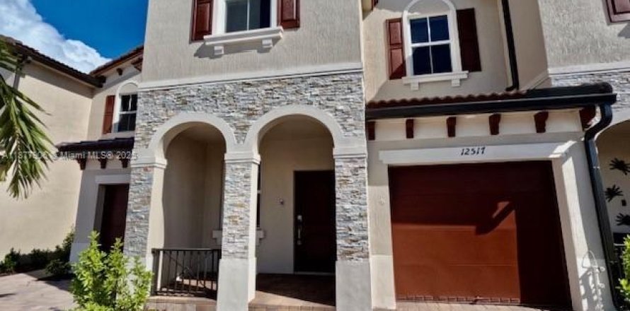 Touwnhouse à Miami, Floride 3 chambres, 169.73 m2 № 1971469