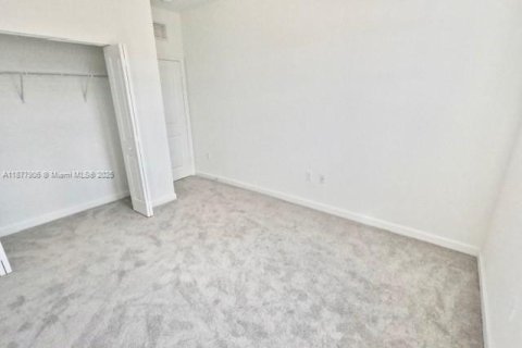 Touwnhouse à vendre à Miami, Floride: 3 chambres, 169.73 m2 № 1971469 - photo 15