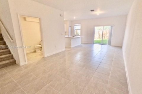 Touwnhouse à vendre à Miami, Floride: 3 chambres, 169.73 m2 № 1971469 - photo 6