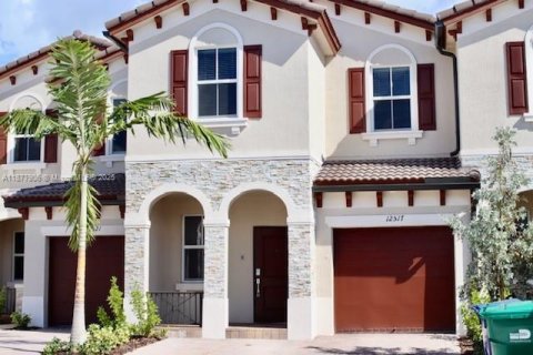 Touwnhouse à vendre à Miami, Floride: 3 chambres, 169.73 m2 № 1971469 - photo 3