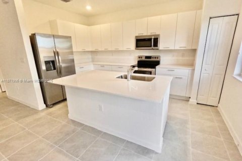 Touwnhouse à vendre à Miami, Floride: 3 chambres, 169.73 m2 № 1971469 - photo 12