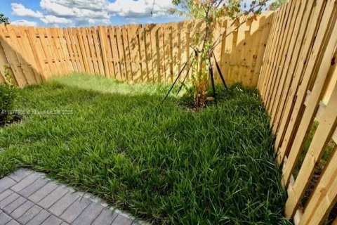 Touwnhouse à vendre à Miami, Floride: 3 chambres, 169.73 m2 № 1971469 - photo 24